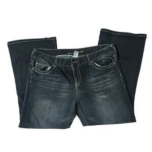 Maurices (17/18) Straight Wide Leg Jeans - No Distressing Mid-Rise Stretch Plus